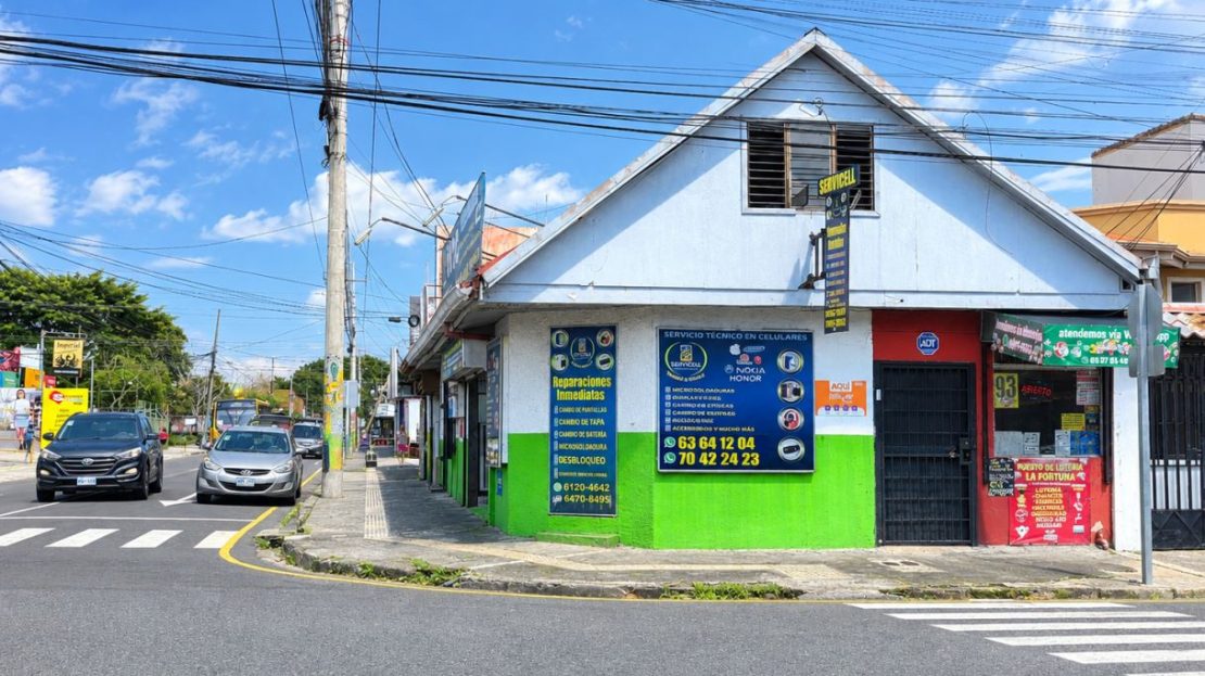 Tibás downtown