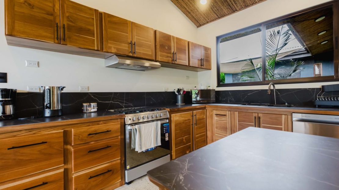 Stunning Modern Residence Ready to Move In!