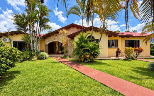 Income-Producing Property in Lourdes, Pérez Zeledón, Costa Rica | 7,300 m² Estate