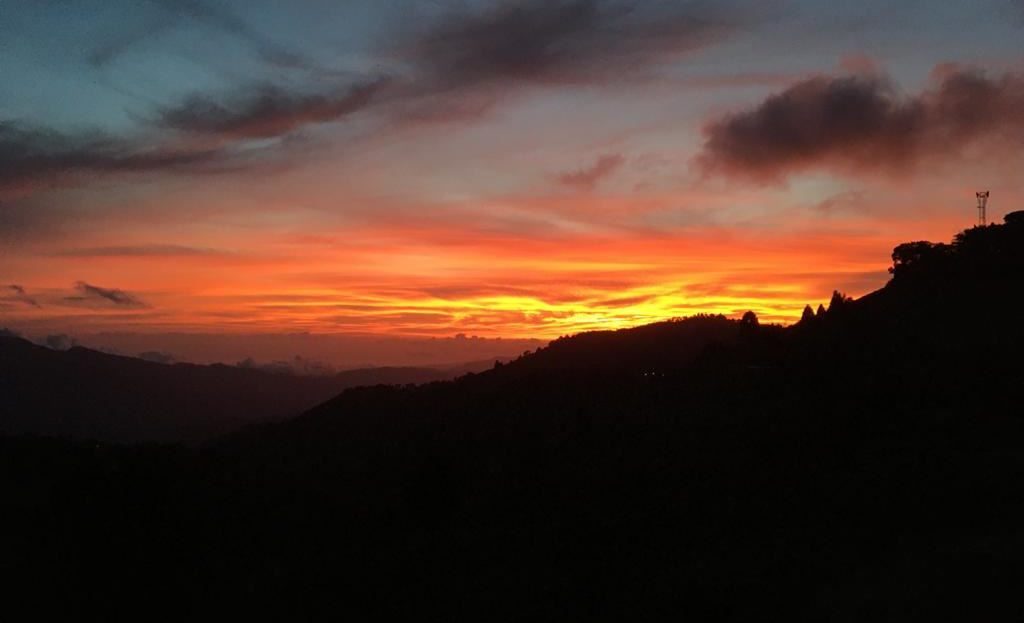 Mountain Living in Tarbaca: Panoramic Views