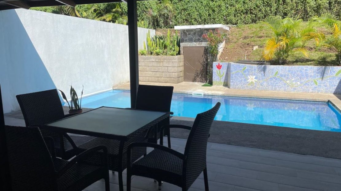 Fully Furnished Home with Pool – Walking Distance to Downtown Atenas - Casita 2