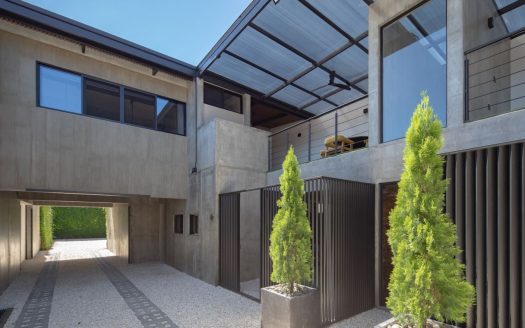 Discover a new rental concept in Atenas: an exclusive condominium with only four private residences