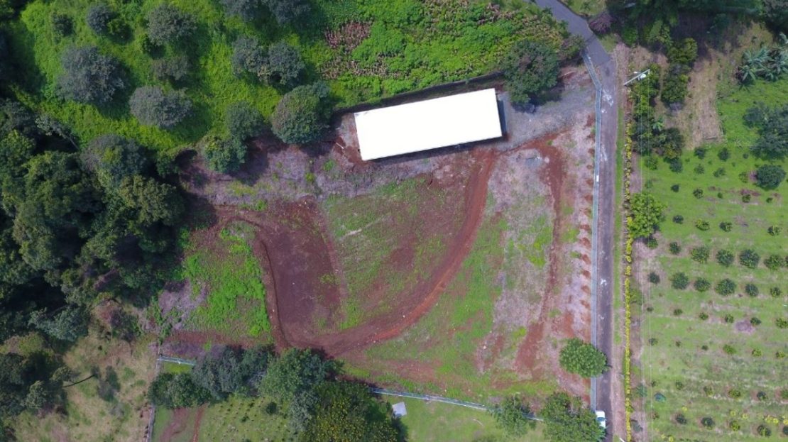 Lot with 400 m² Storage Building