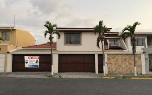 Prime Mixed -Use Property in Rohrmoser Ideal For Residencial or Commercial use.