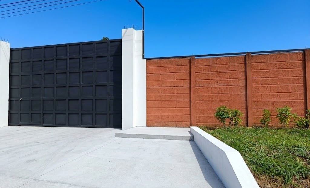 Group Vacation Rental w Private Pool